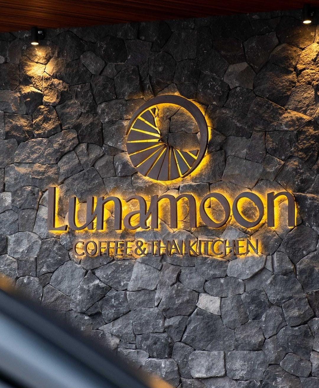 ALA THAILAND: Kelezatan kuliner ala Thailand dengan suasana yang menakjubkan dapat dinikmati di Kintamani Bali.