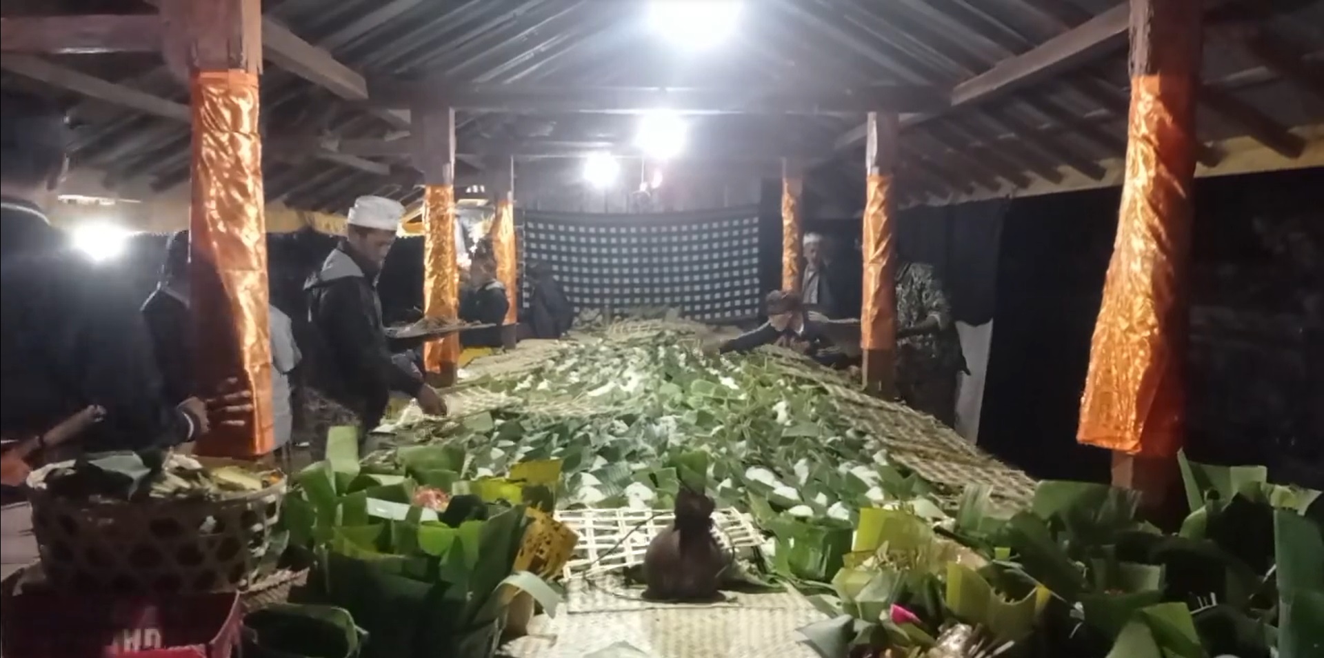 MECACAR: Saat hari raya Galungan dan Kuningan Desa Cempaga, Buleleng Bali menggelar tradisi mecacar.