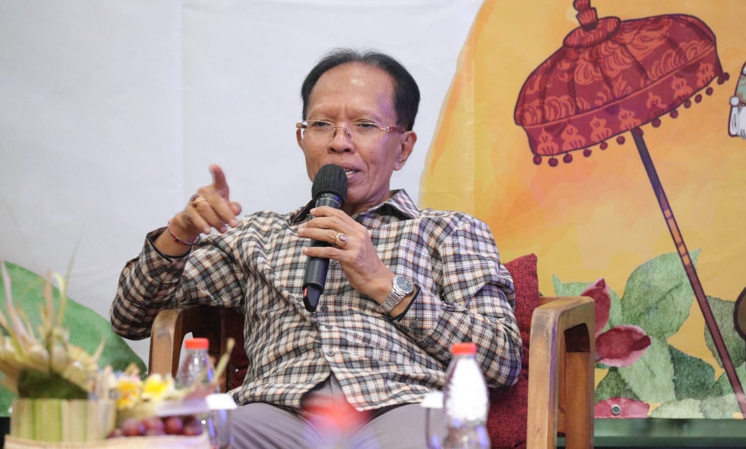 Direktur Jenderal Pendidikan Masyarakat Hindu (Dirjen Bimas Hindu) I Nengah Duija memberikan keterangan soal PMA tentang Pendidikan Widyalaya.