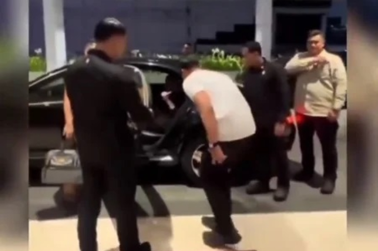 Viral video AHY membungkukkan badan di depan Presiden Jokowi
