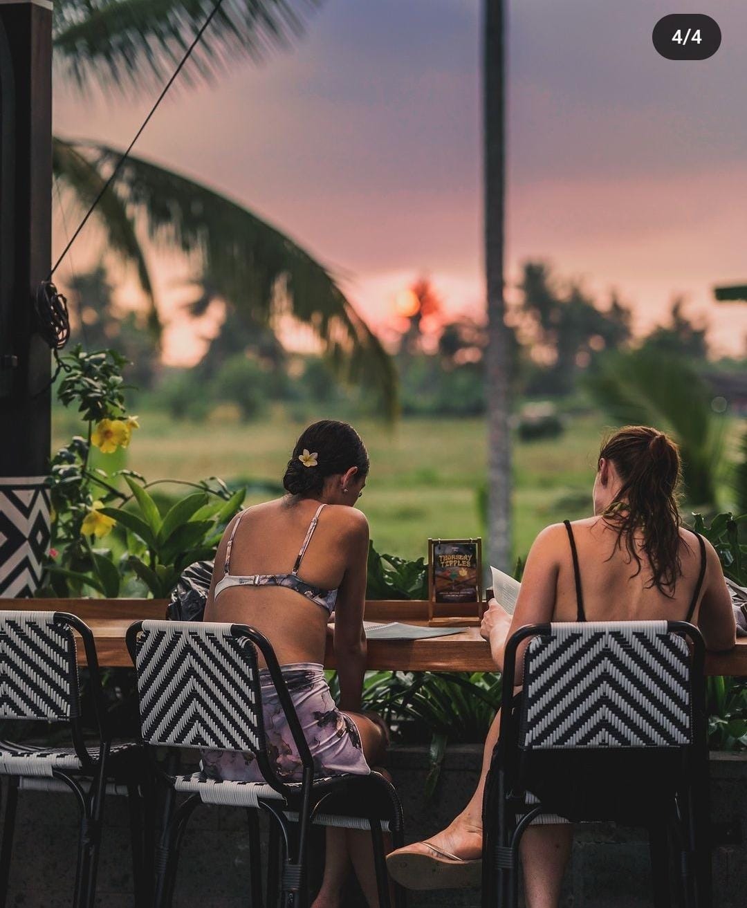 SUNSET: Juggan Sky adalah rooftop bar and lounge di Ubud untuk menikmati kuliner dengan pemandangan sunset.