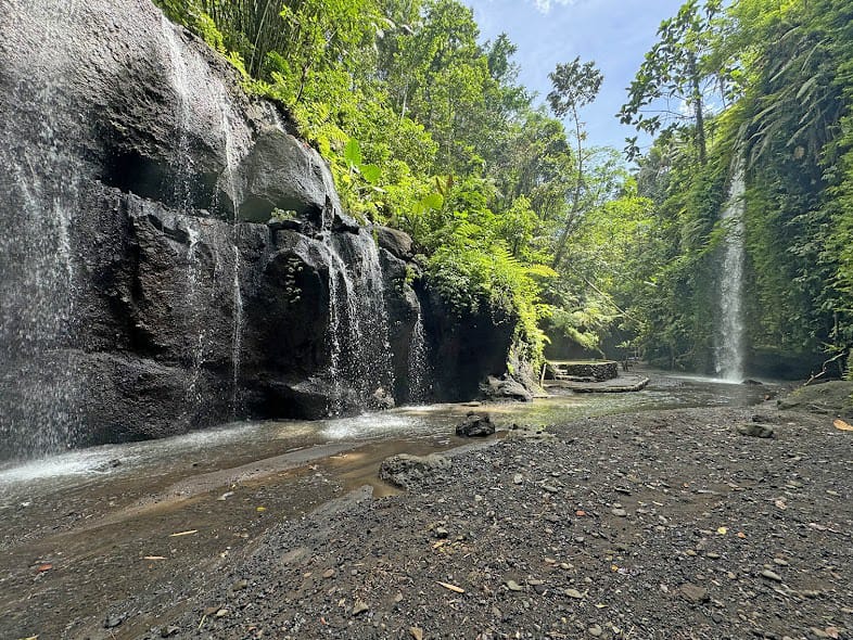 TERSEMBUNYI: Air terjun Yeh Bulan merupakan destinasi wisata baru yang tersembunyi di Bangli yang memiliki pesona indah dan udara segar.