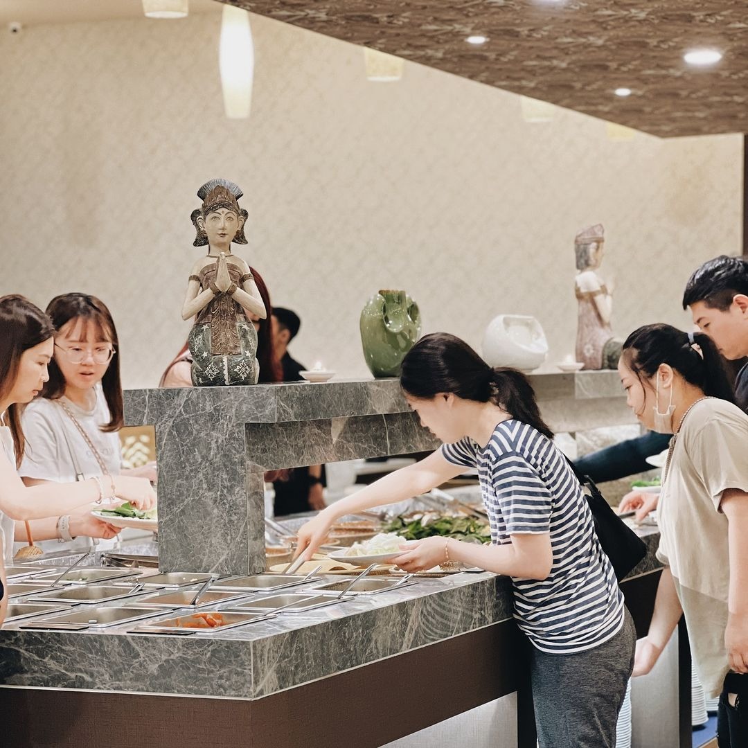 HOT POT: Hai Wei Hot Pot merupakan salah satu destinasi kuliner terbaik untuk menikmati hot pot di Jimbaran. Tawarkan promo Anniversary.