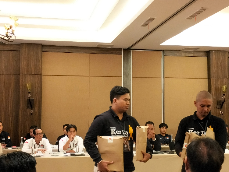 proses rekapitulasi perolehan suara Pemilu 2024 Tingkat Kabupaten di Tabanan yang digelar Komisi Pemilihan Umum (KPU), Minggu (3/3).