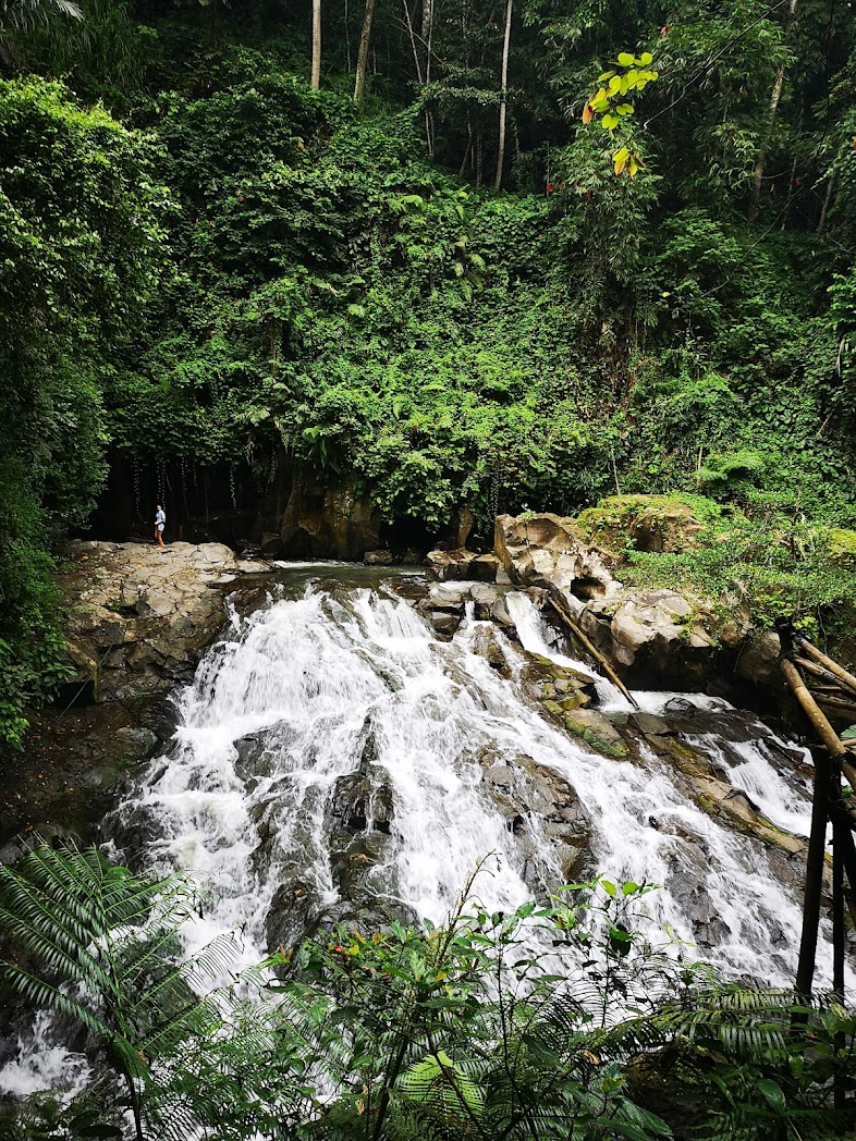 GOA RANG RENG: Air terjun Goa Rang Reng merupakan surga tersembunyi yang bisa ditempuh dalam waktu 15 menit dari Kota Gianyar. Tapi ada saran untuk pengunjung.