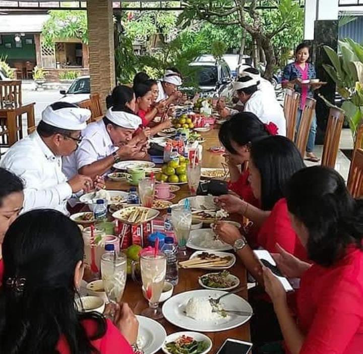 PANTAI KULINER: Salah satu pantai di Gianyar Bali ini menjadi destinasi yang sempurna untuk menikmati keindahan pantai sambil kuliner.