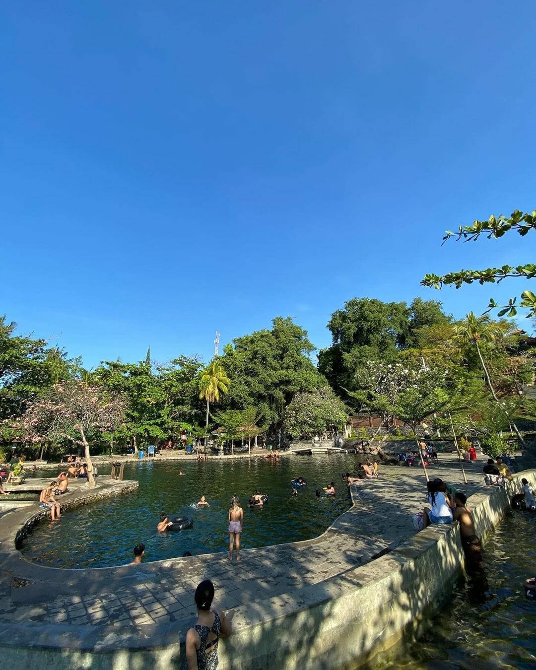 KOLAM ALAMI: Air Sanih merupakan salah satu destinasi wisata berupa kolam renang alami di Buleleng Bali karena airnya berasal dari pegunungan.