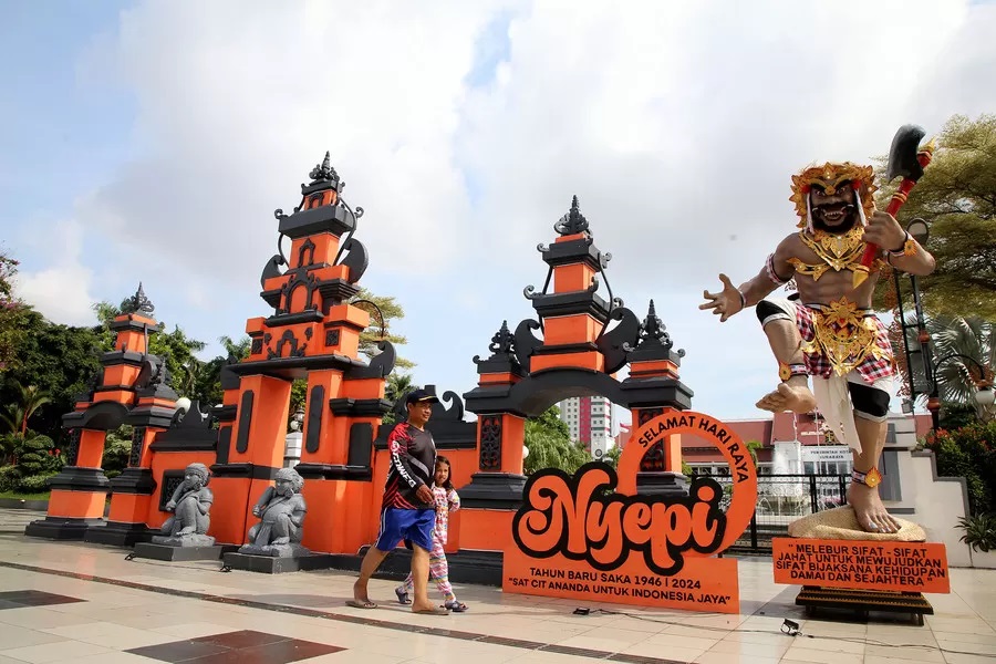 Ornamen dan dekorasi bernuansa Hindu di Balai Kota untuk memeriahkan Hari Raya Nyepi../ surabaya.go.id