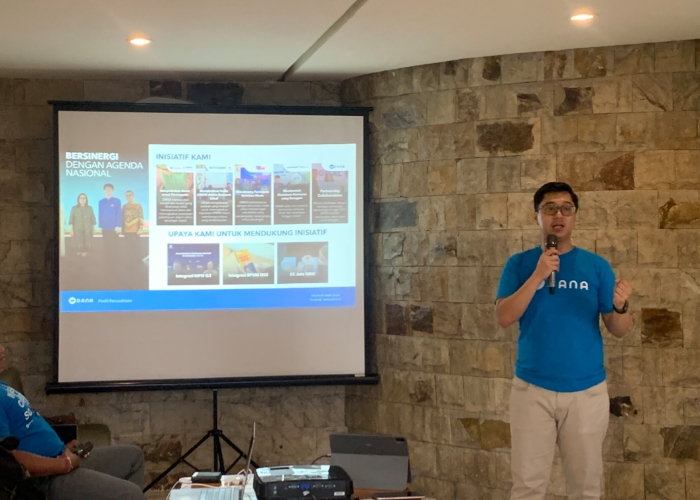 PENGGUNAAN: Communication Lead DANA Teuku Muhammad Farhan Dermawan saat sosialisasikan DANA di Denpasar, Kamis (7/3).