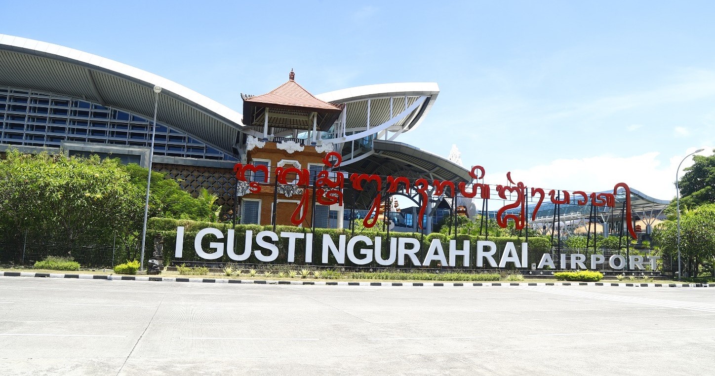 Pada Hari Raya Nyepi umat Hindu di Bali, Bandara Internasional I Gusti Ngurah Rai menghentikan sementara operasional perjalanan udara.