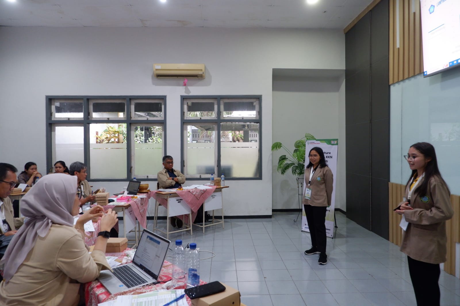 KOLABORASI: Program Kuliah Kerja Nyata (KKN) Tematik Satu Hati di Universitas Jember (UNEJ), Jawa Timur.