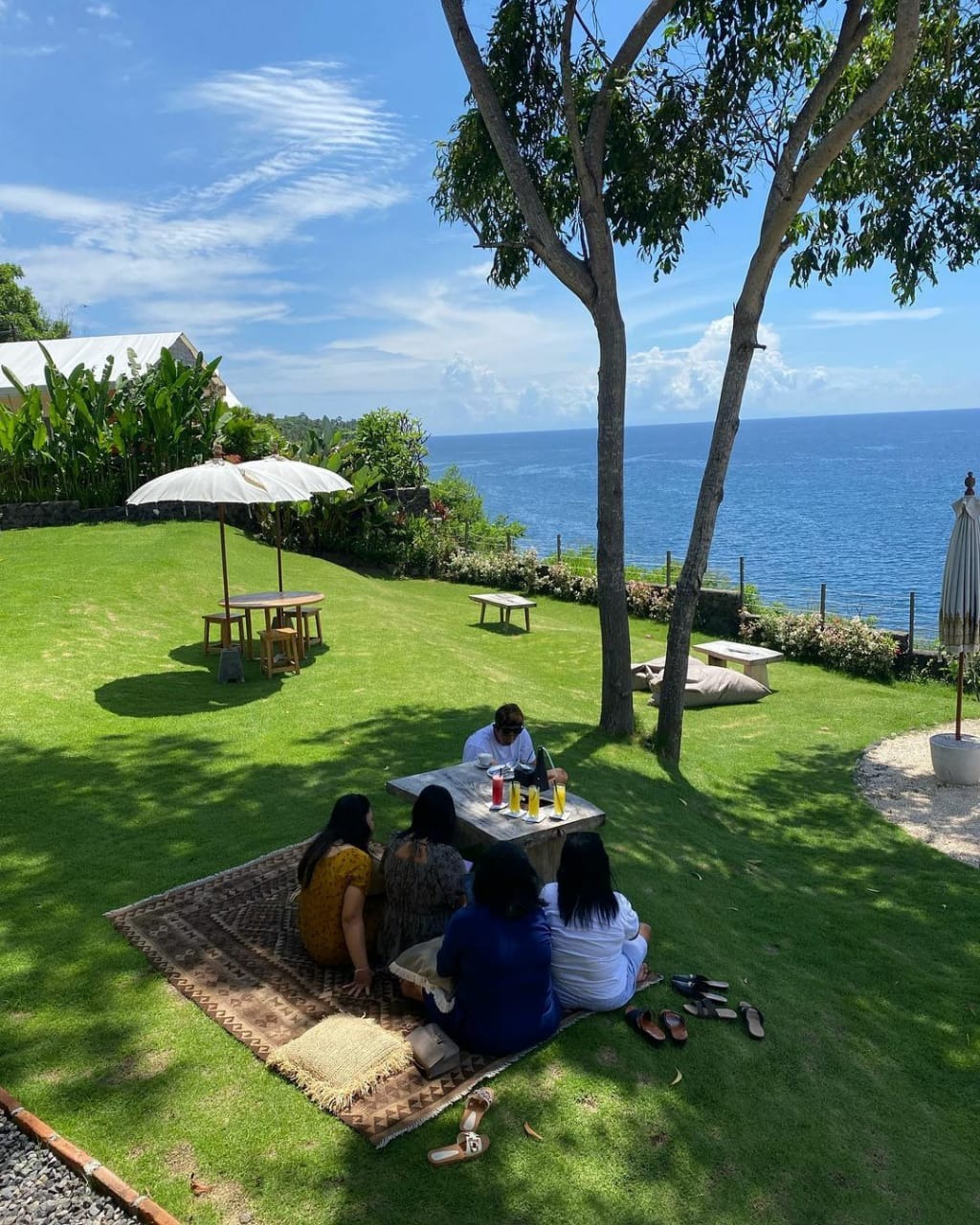 KULINER: Kabupaten Karangasem Bali memiliki tempat kuliner dengan pemandangan memukau, sangat cocok bagi anak muda.
