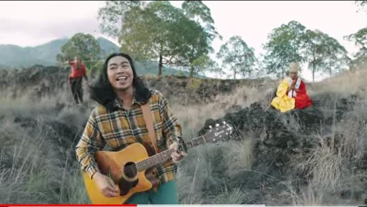 Penyanyi Bayu Cuaca baru saja merilis single terbaru yang berjudul Sing Nyangka Lakar Lengar