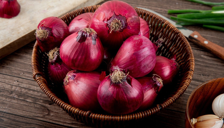 Manfaat bawang merah selain untuk bumbu masakan juga berguna untuk kesehatan