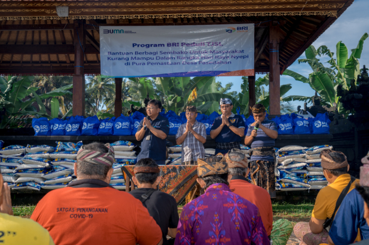 Penyaluran paket sembako oleh BRI dalam rangka peringati Hari Raya Nyepi di Bali