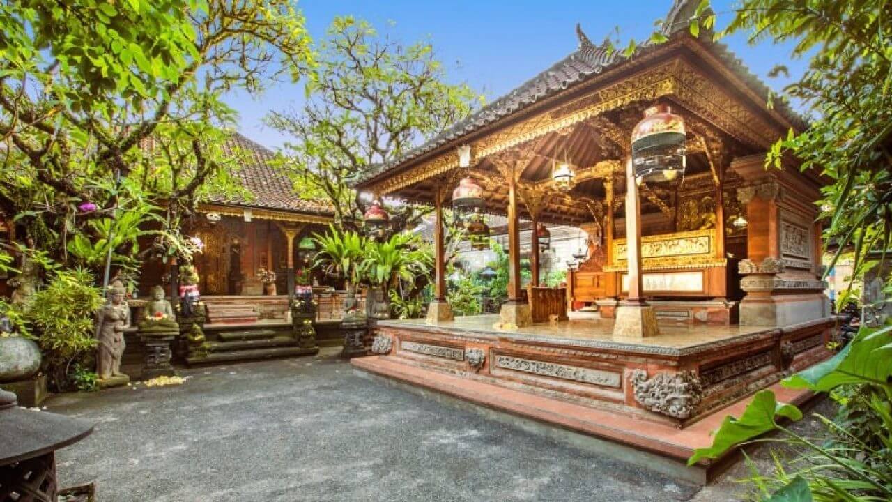 Ilustrasi pekarangan rumah Bali