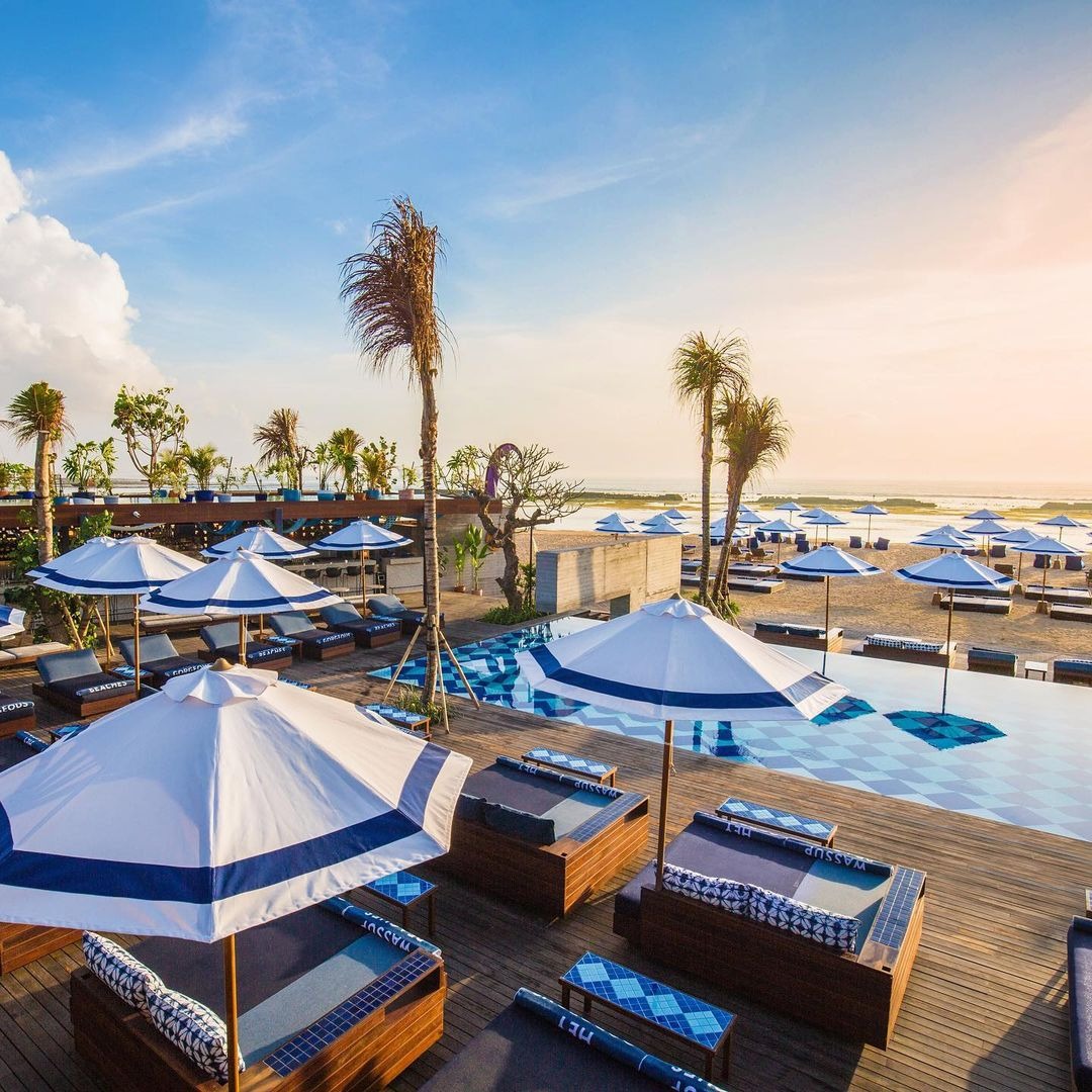 ACARA: Manarai Beach House memiliki berbagai acara menarik, perpaduan tradisi Bali dan kemewahan modern.