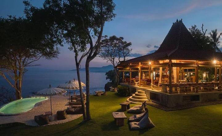 SUNRISE: Warung Chic merupakan tujuan favorit wisatawan untuk menikmati sunrise sambil menyantap hidangan lezat di Karangasem Bali.