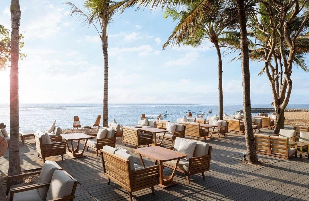 MEDITERANEAN: Salah satu restoran yang sangat aesthetic bernuansa mediterranean tropis yang disukai wisatawan adalah Byrd House Bali.