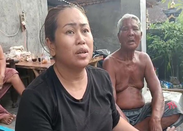 TAK MENYANGKA : Dewa Ayu Oka Suryaningsih, kakak dari pelaku pembacokan.