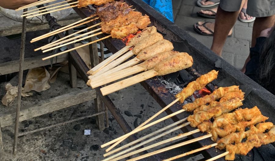 Sate susu, salah satu kuliner di Pasar Ramadan Kampung Jawa.