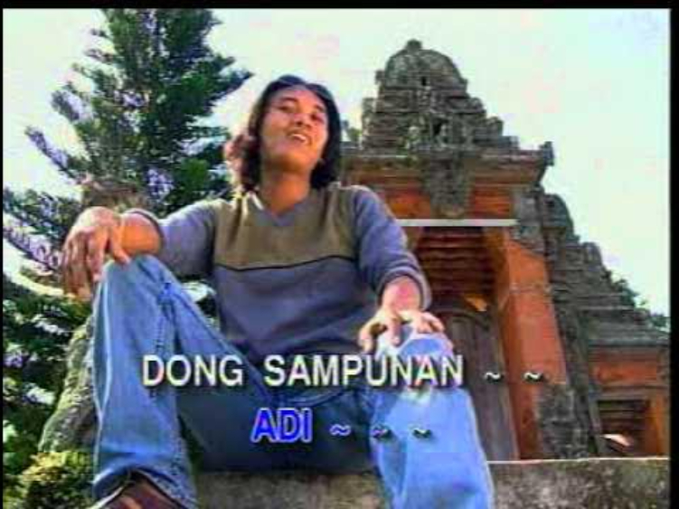 Lagu Namplak Bulan yang dipopulerkan oleh penyanyi Yan Se