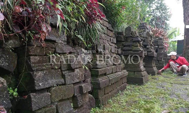 BANYAK CANDI: Candi Celeng Srenggi di lokasi Pertapaan Indrokilo di Dusun Talunongko, Desa Dayurejo, Kecamatan Prigen, Kabupaten Pasuruan. Ini adalah salah satu (Rizal F. Syatori/Jawa Pos Radar Bromo)