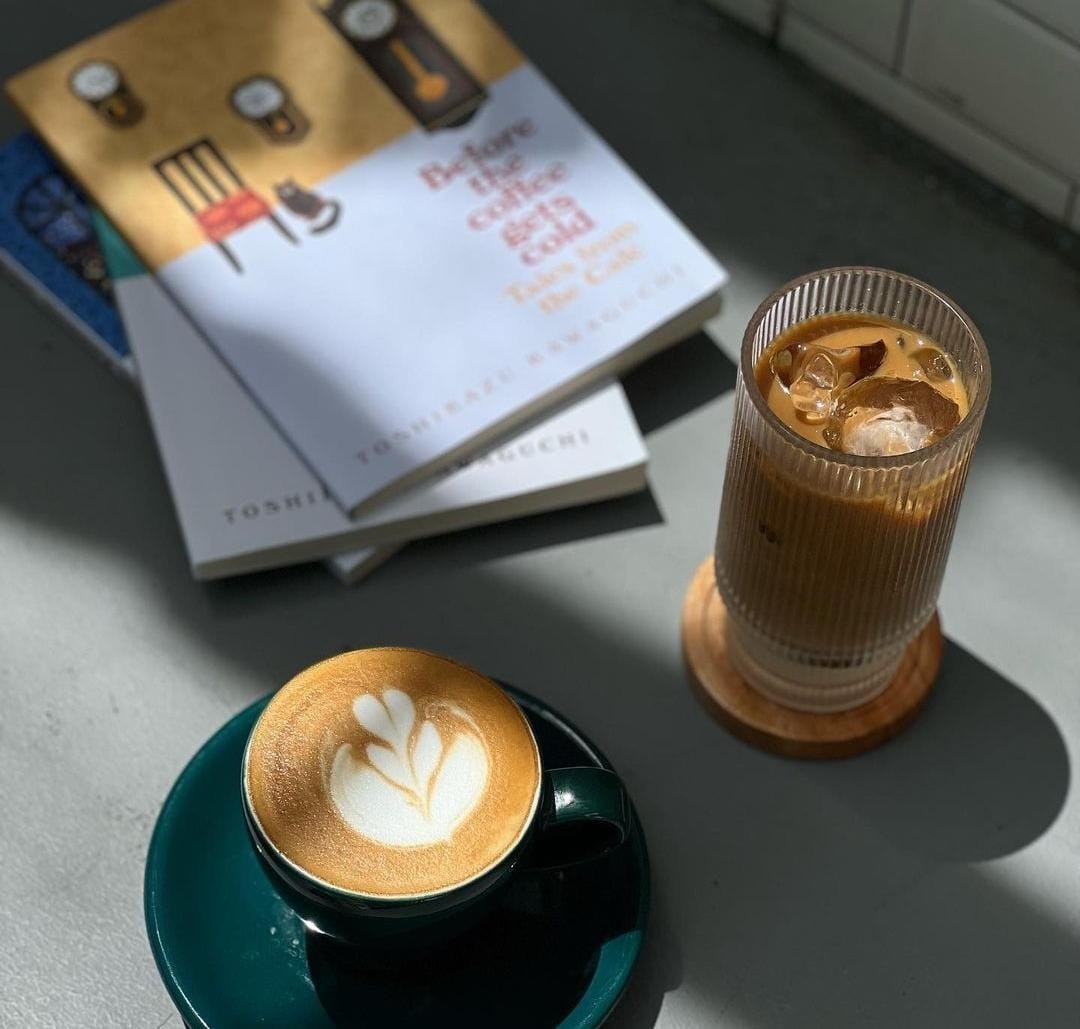 PECINTA BUKU: Sai Coffee and Creative Space yang ada di Denpasar Bali, tempat nongkrong para pecinta (kutu) buku dengan fasilitas mirip perpustakaan.