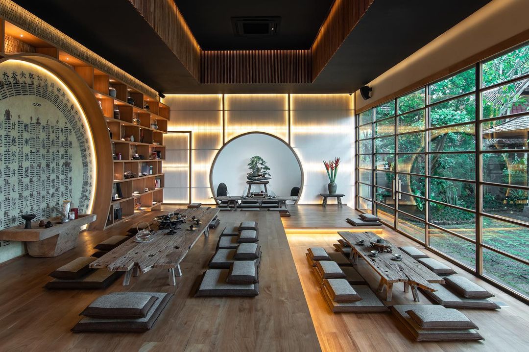 TEH: Dragon Tea Temple adalah salah satu destinasi kuliner untuk minum teh yang menenangkan dan estetika di Ubud, Bali.