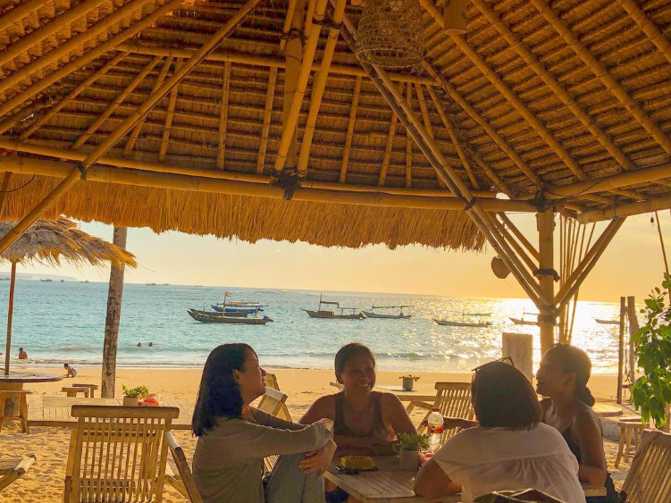Menyame Beach menjadi lokasi makan seafood pilihan dengan menu dan pemandangan terbaik
