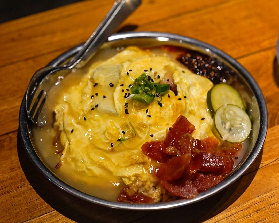 NASI ANEH: Nasi goreng yang dijual salah satu resto di Bali ini disebut paling aneh oleh netizen. Coba cek tempatnya di Instagram!