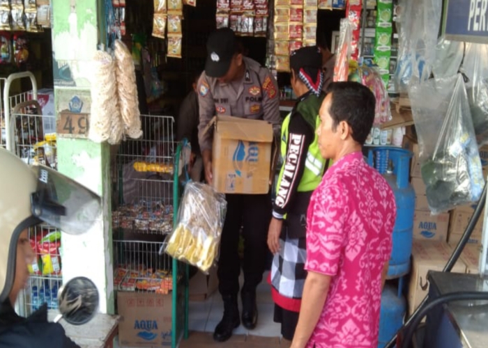 YUSTISI: Aparat gabungan melakukan sudak dengan sasaran mulai dari kos-kosan, hingga warung-warung yang menjual miras.
