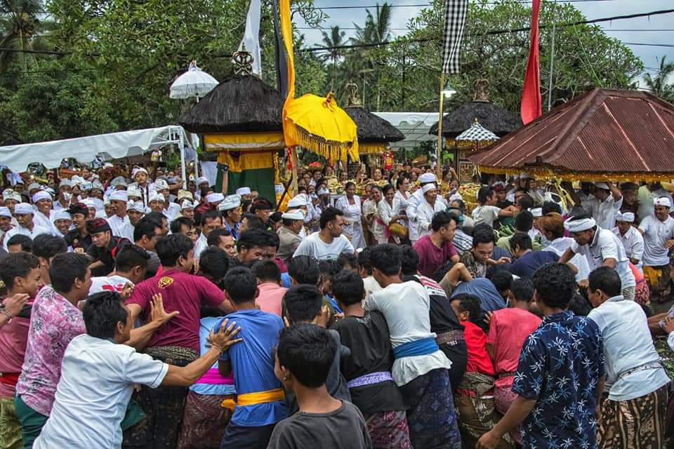 Prosesi Mejurag Nasi Kalesan dalam Nyepi Luh dan Muani di Desa Adat Ababi, Kecamatan Abang, Karangasem (ist)