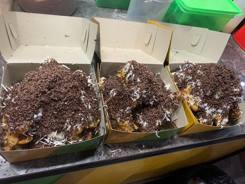 MANTAP: Pisang goreng Pak Eko memang mantap, karena punya berbagai pilihan toping dan bisa dipesan lewat Gofood, Grabfood dan ShopeeFood.