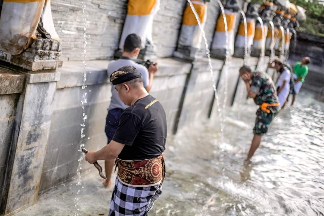 KHASIAT: 11 petirtan tersembunyi di Danau Batur, Bali ini , merupakan sarana ritual agama Hindu yang diyakini memiliki khasiat.