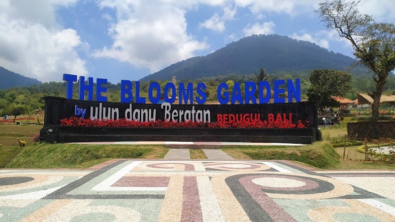 TAMAN BUNGA: Memiliki berbagai permainan, The Blooms Garden menjadi tempat yang cocok untuk liburan bersama keluarga.