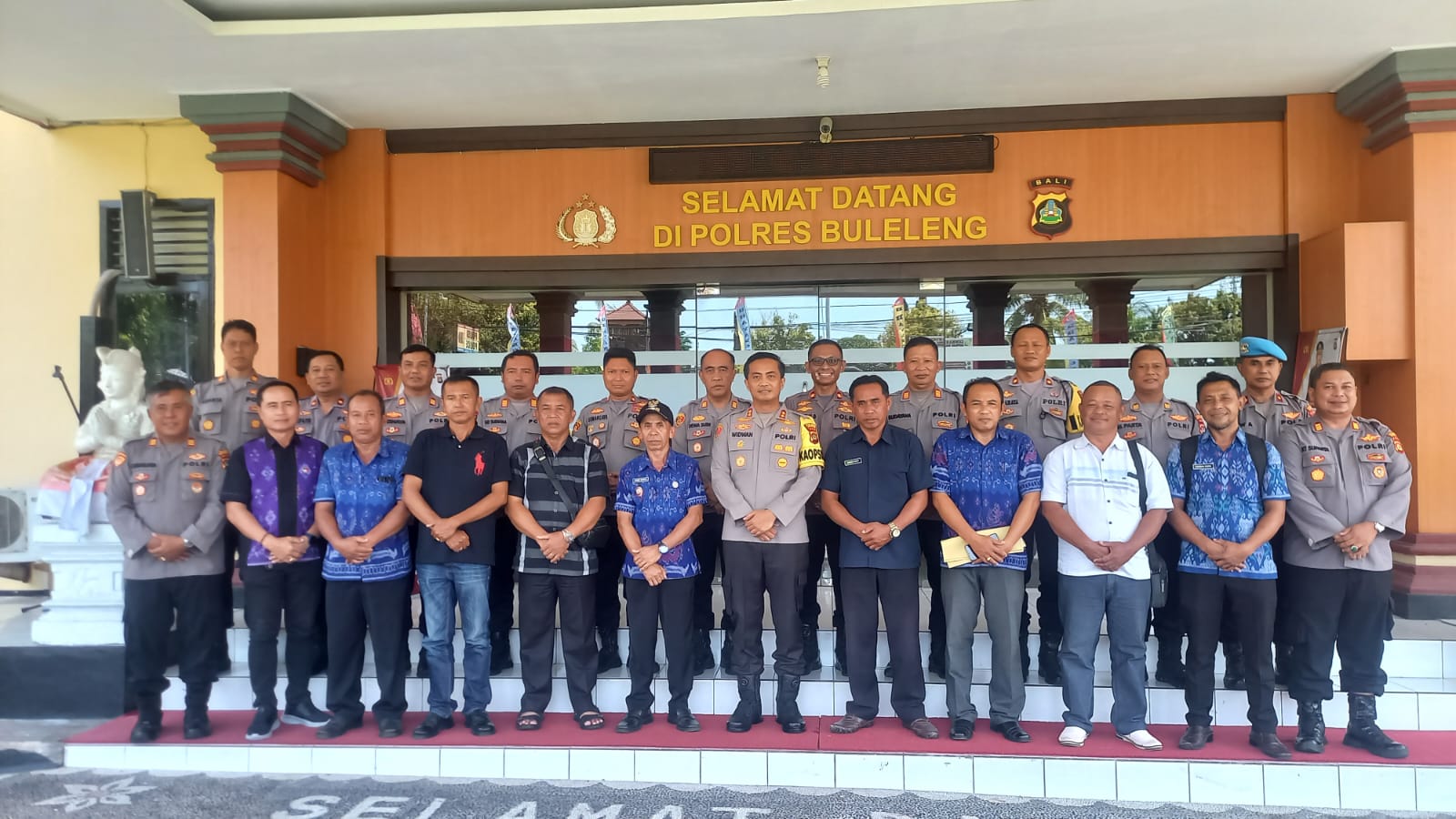 Perangkat Desa Sidetapa di Bali melaporkan ujaran kebencian ke Polres Buleleng