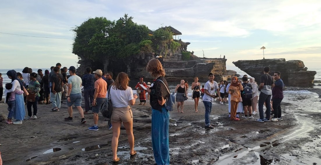 Aktivitas kunjungan di DTW Tanah Lot, Kabupaten Tabanan, Bali mengalami penurunan pada bulan Ramadan.