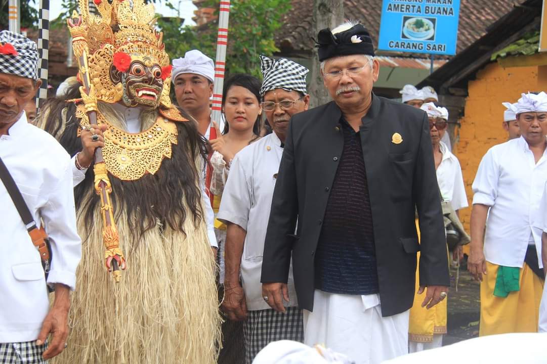 TAPAKAN: Wujud tapakan di Pura Luhur Pucak kembar memang beda. Bukan berupa barong ket, karena memiliki asal-usul berbeda.