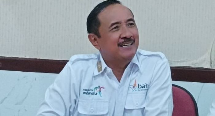 Kepala Dinas Pariwisata (Dispar) Provinsi Bali Tjok Bagus Pemayun saat memberikan pengarahan dalam pertemuan dengan para sopir transportasi online.