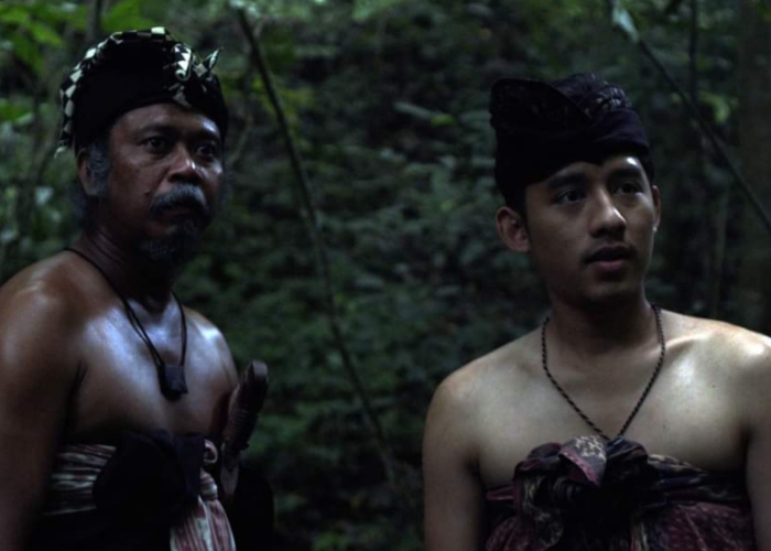 LARIS : Salah satu adegan dalam film Jayaprana Layonsari garapan duet sutradara Buleleng Putu Satria Kusuma dan Putu Kusuma Wijaya.