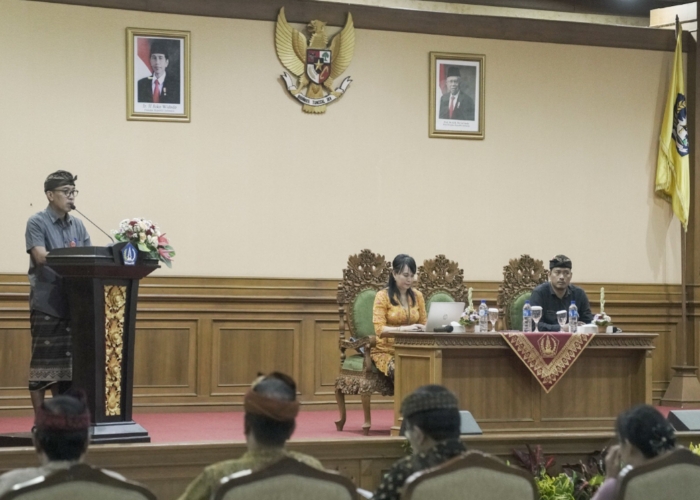 SOSIALISASI: Pelaksanaan sosialisasi dana BOS oleh Disdikpora Badung di ruang Kerta Gosana, Puspem Badung, Kamis (28/3).