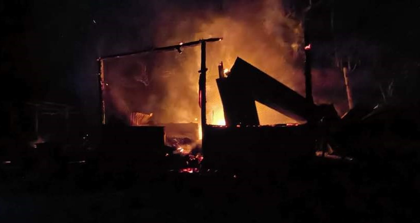 Kebakaran rumah warga di Desa Gobleg, Kecamatan Banjar, Kabupaten Buleleng, Bali, Kamis, 28 Maret 2024.
