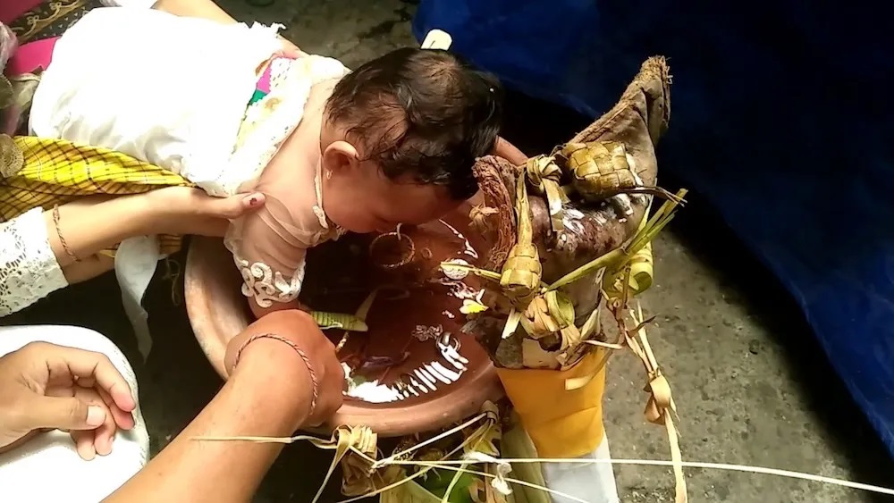 Upacara tiga bulanan bagi umat Hindu Bali