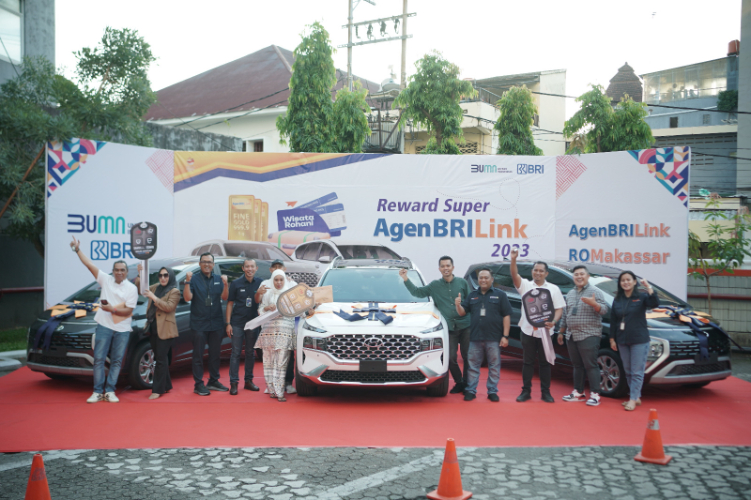 BRI pun memberikan hadiah "Super AgenBRILink" yang berhasil mencatatkan pertumbuhan transaksi serta pencapaian fee based income tertinggi