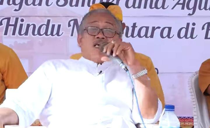 Ida Pandita Mpu Jaya Acharya Nanda memberikan penjelasan soal nanding canang oleh Wanita yang sedang haid