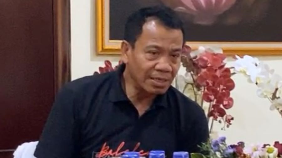 Pj Bupati Buleleng Ketut Lihadnyana saat memberikan klarifikasi terkait gong kebyar legendaris gagal manggung di HUT ke- 420 Kota Singaraja.