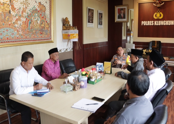 JELANG IDUL FITRI : Audiensi PHBI Klungkung ke Polres Klungkung.