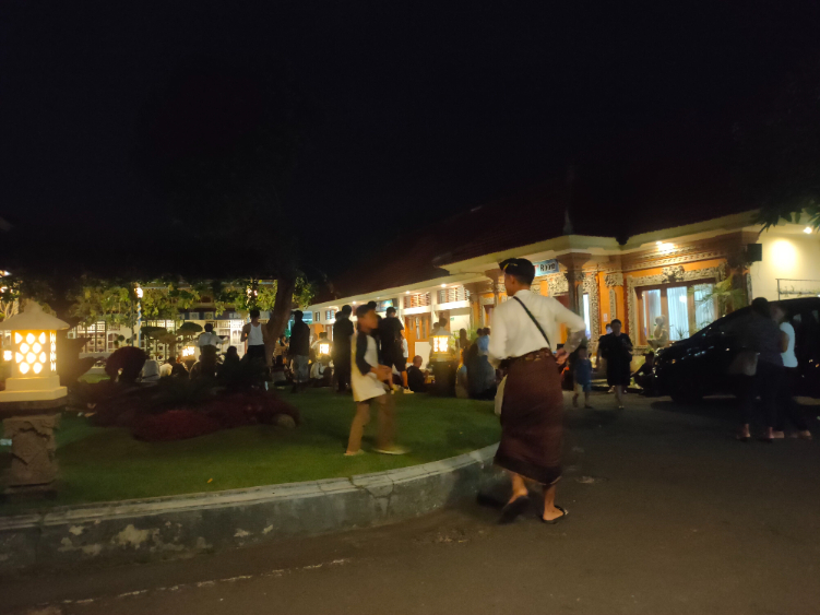 Warganet kembali pertanyakan klarifikasi Pemkab Buleleng pada poin ke dua