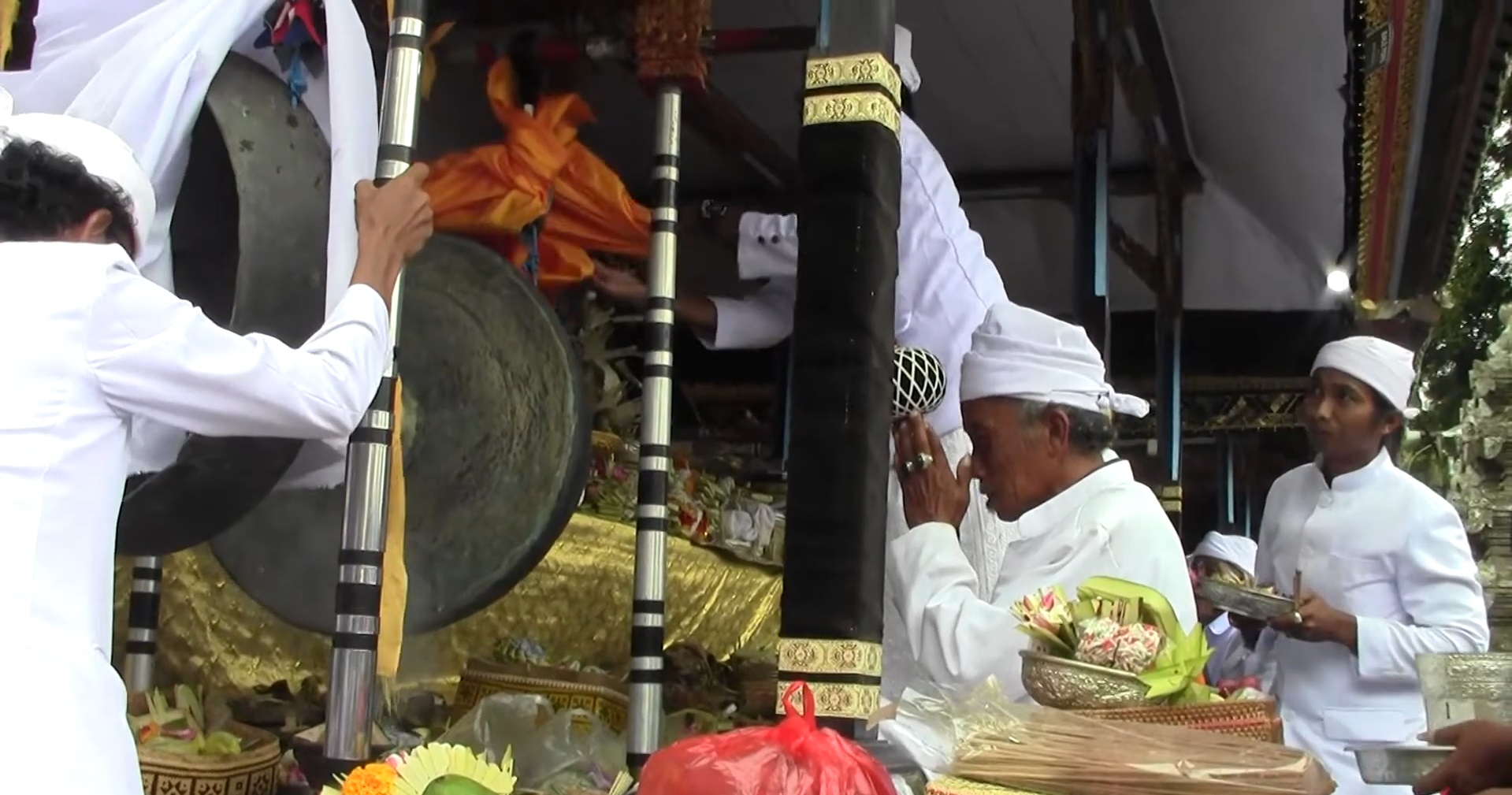 HIRARKI: Sistem pemerintahan atau hirarki dan tata ritual di Desa Adat Trunyan berbeda dengan desa adat di Bali pada umumnya. Hirarki ini merupakan warisan zaman Bali Aga.